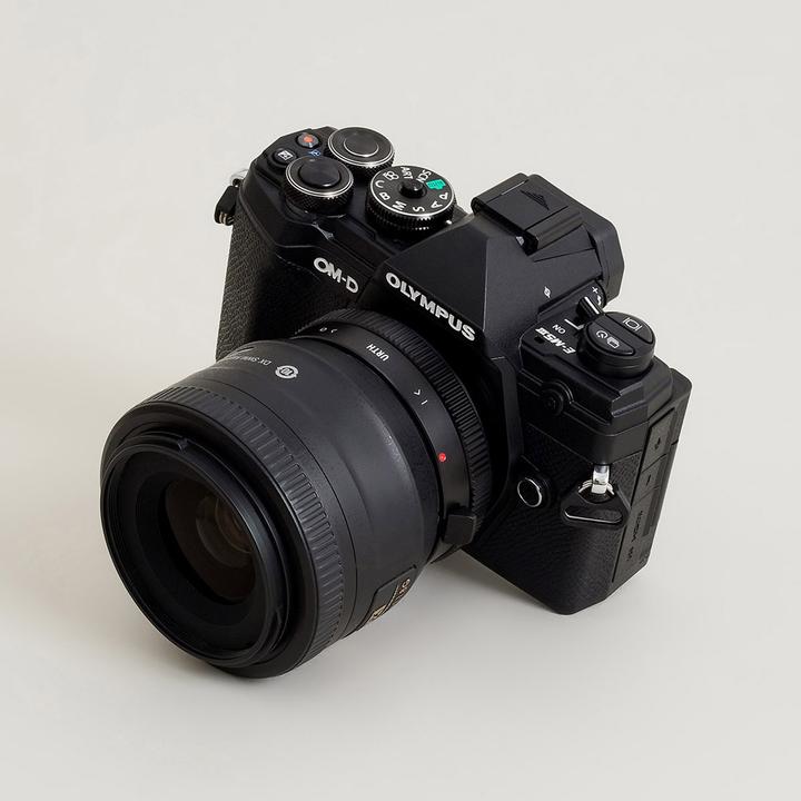 Immagine prodotto Urth Adattatore per obiettivo: Compatibile con gli obiettivi Nikon F (tipo G) e i corpi macchina Micro