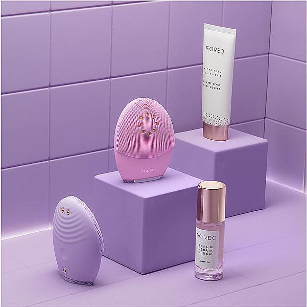 Actual product image Foreo LUNA™ 3 plus thermal cleansing and tightening device for sensitive skin