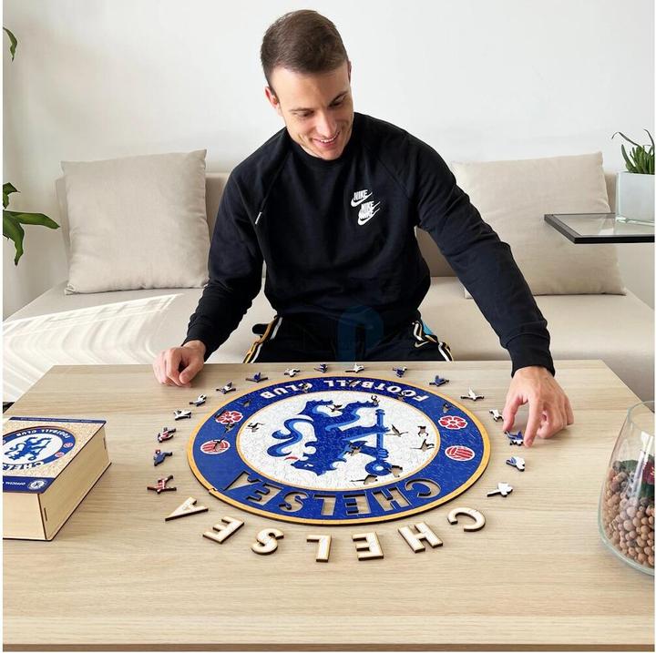 Actual product image Iconic Chelsea FC - Logo - Wooden Puzzle Size M (270 pieces) (270 pieces)