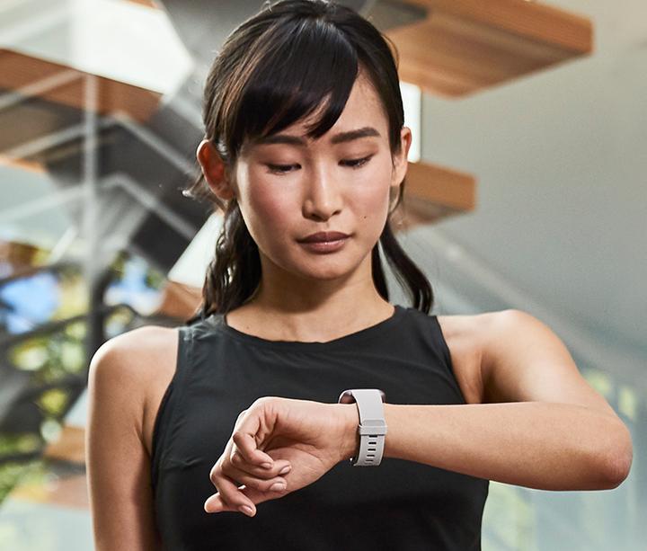 Actual product image Fitbit Versa 2 (40 mm)