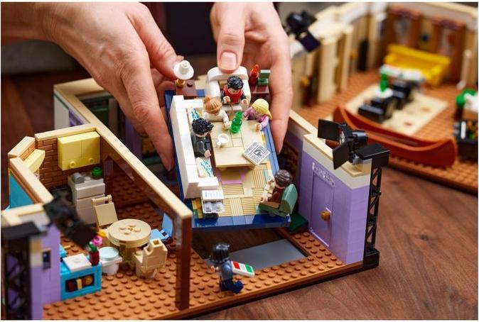 Actual product image LEGO Friends Apartments (10292, LEGO Friends, LEGO Rare Sets)
