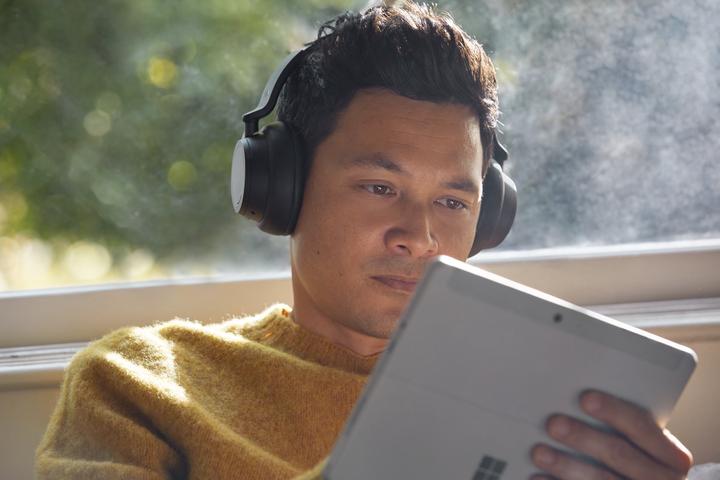 Produktbild Microsoft Surface Go 2 (4G, 10.50", 128 GB, Platin)