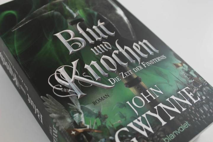 Actual product image Die Zeit der Finsternis - Blut und Knochen 3 (German, John Gwynne, 2021)