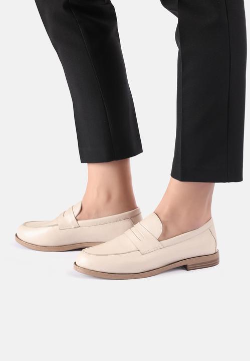 Inuovo Einen wahren Allrounder präsentiert mit diesem klassischen Slipper. Der Schuh aus hochwertige