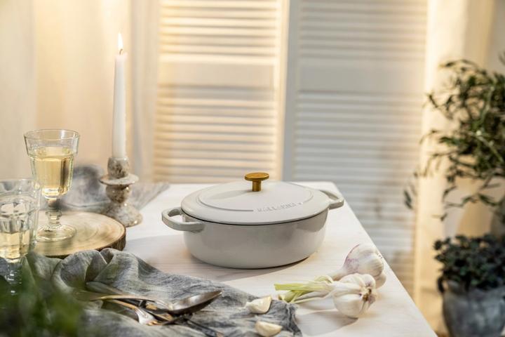 Actual product image Ballarini Cocotte BELLAMONTE 37 cm oval 9.5 litre cast iron roaster white (37 cm, Casserole + Stewpot, Cast iron)