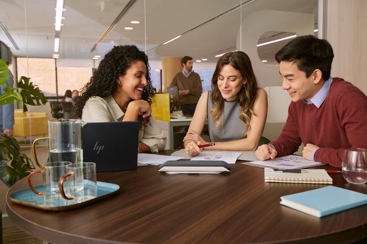 Produktbild Poly HP Sync 40+M Microsoft Teams Certified Speakerphone, Mobiltelefon/PC, Schwarz, Silber, 55 dB, 1
