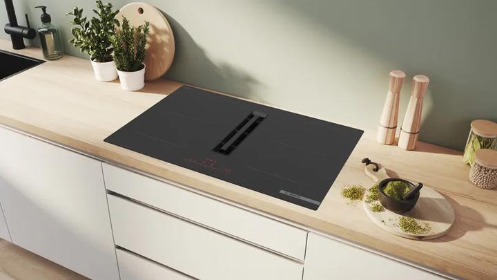 Produktbild Bosch Hausgeräte HEZ9VDSB4 + PVQ811H26E, Kochfeld mit Dunstabzug (Induktion), Flachkanal, PVQ811HGA6