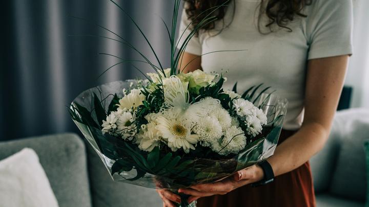 Actual product image Migros Ostschweiz Biedermeier bouquet (Cut flowers)
