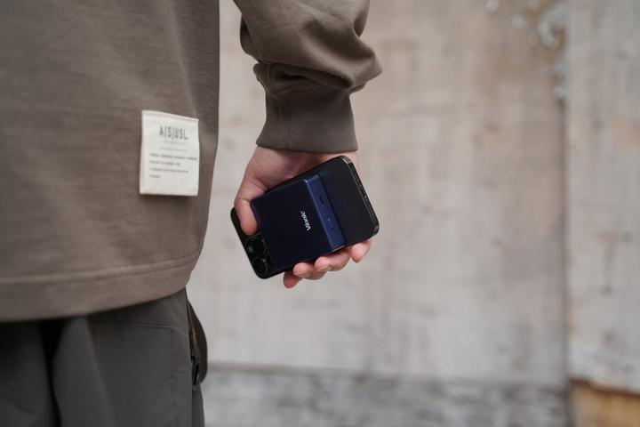 Immagine prodotto Vinnic MANA Magnetic Wireless Powerbank 8.000mAh, argilla (8000 mAh, 15 W, 30.80 Wh)