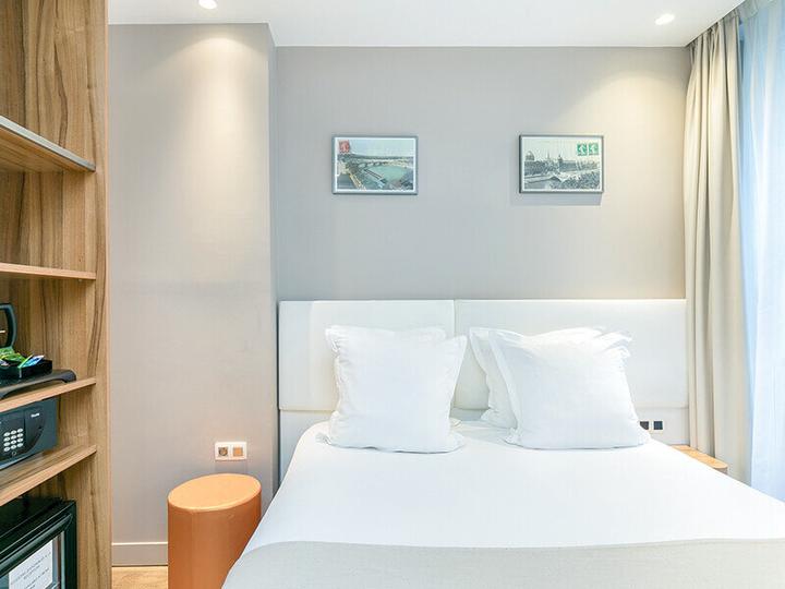 Image du produit Smartbox Paris magique : séjour romantique d'1 nuit en hôtel 3* ou 4* (2 pers.)