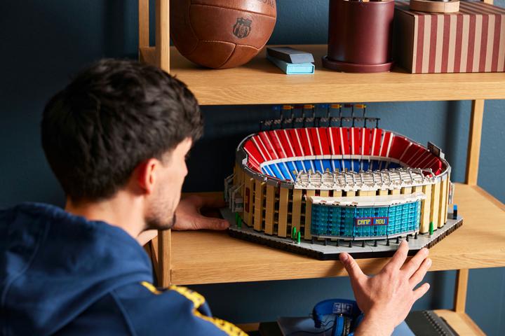 Actual product image LEGO ICONS CAMP NOU - FC BARCELONA 10284 (10284, LEGO Creator Expert, LEGO Rare Sets)