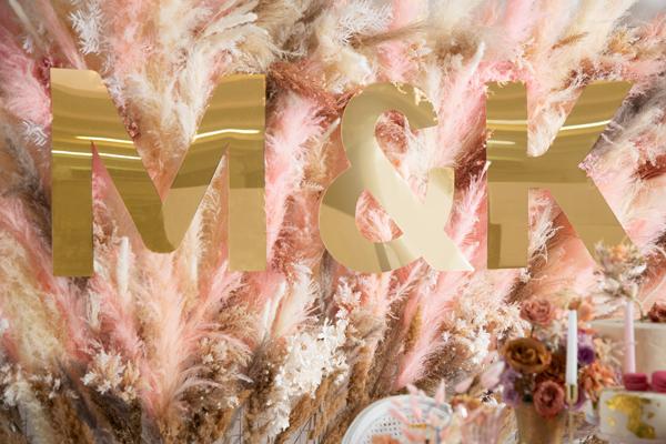 Produktbild Partydeco Mirror letter "J", gold, 30x61 cm (1 pkt / 1 pc.)