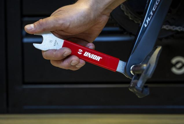Actual product image Unior 1620/2P 3 in 1 pedal spanner, 6, 8, 15mm, red