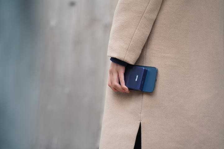 Immagine prodotto Vinnic MANA Magnetic Wireless Powerbank 8.000mAh, argilla (8000 mAh, 15 W, 30.80 Wh)