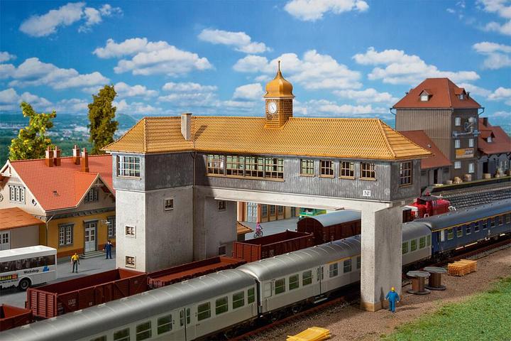 Actual product image Faller Neustadt equestrian signal box