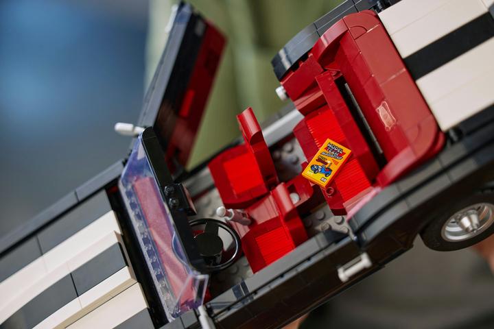 Actual product image LEGO Chevrolet Camaro Z28 (10304, LEGO Rare Sets)