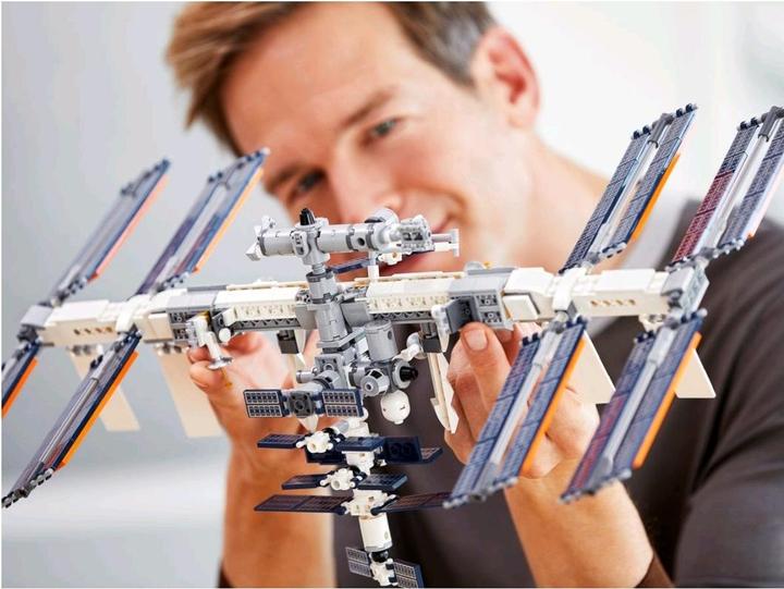 Immagine prodotto LEGO Stazione spaziale internazionale (21321, LEGO Ideas, Set LEGO rari)