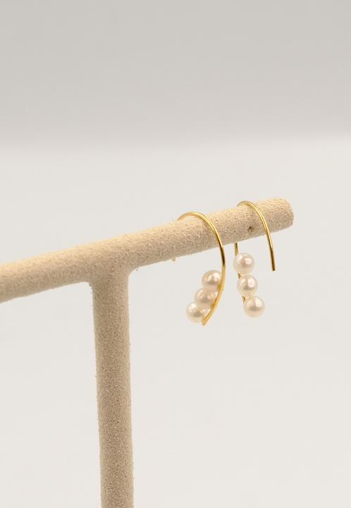 Actual product image Muau Earrings (750 freshwater pearl)