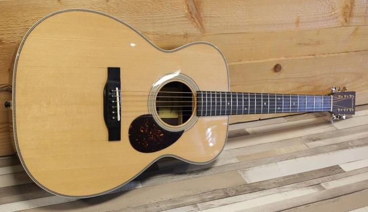 Actual product image Eastman Guitars Eastman E8OM-TC (Electric guitar, Spruce, Tulipwood, Mahogany, Steel)