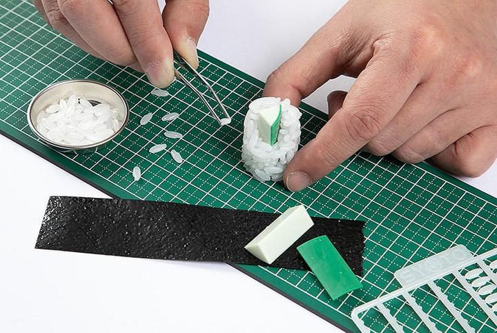 Produktbild Syuto Seiko Sushi Plastik Model Kit 1/1 Kappa Maki (Cucumber Sushi Roll) (re-run) 3 cm