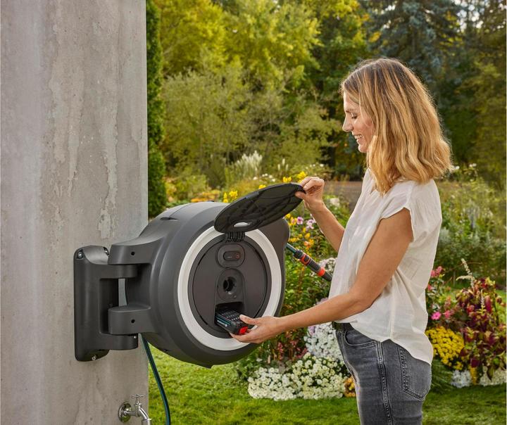 Productafbeelding Gardena Snoerloze wandslangenbox PowerRoll XL 18V set wit 35 m (35 m)