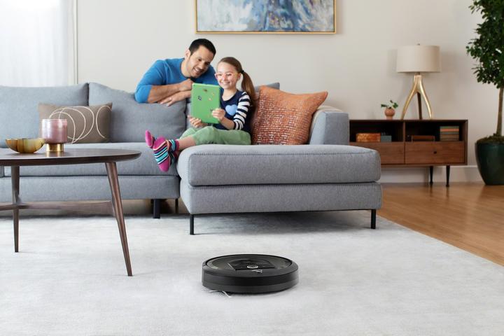 Produktbild iRobot Roomba i7+ Schwarz (Saugroboter)