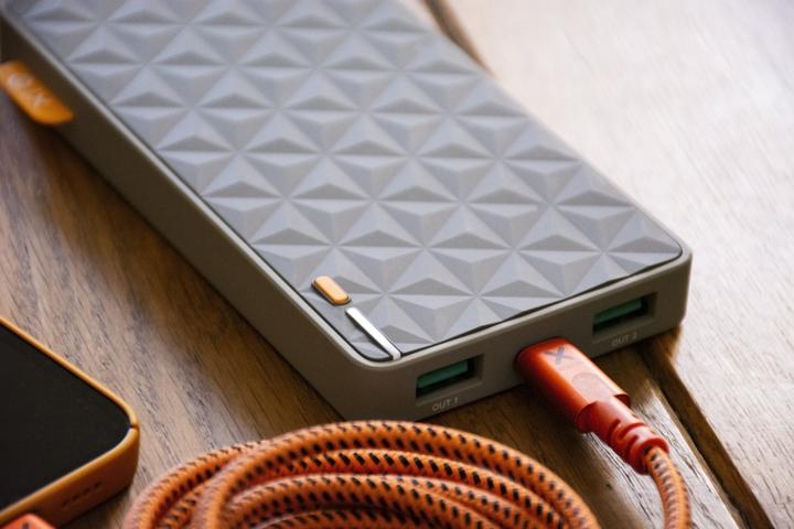 Actual product image Xtorm Fuel Series 4 (10000 mAh, 20 W, 37 Wh)