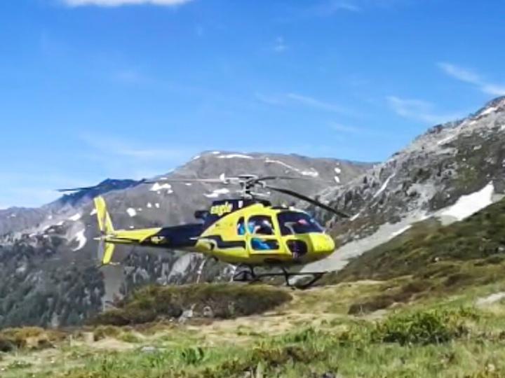 Immagine prodotto Smartbox Elicottero e lancio con paracadute in tandem sulle Alpi per 2 persone (2 pers.)