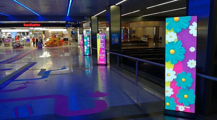 Produktbild DSS Indoor LED Stele Portrait, 82", schwarz