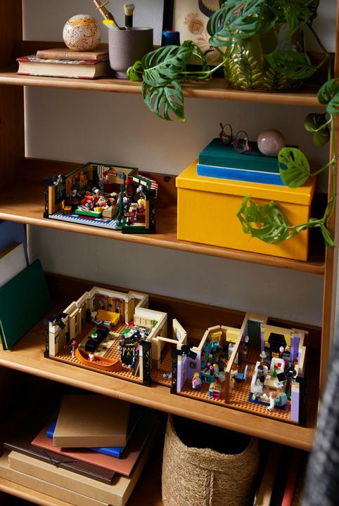 Actual product image LEGO Friends Apartments (10292, LEGO Friends, LEGO Rare Sets)