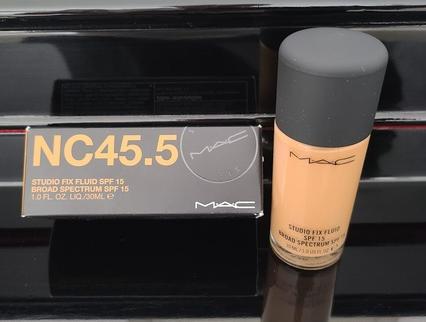 Produktbild MAC Cosmetics Studio Fix Fluid SPF 15 (Nr. NC45.5)