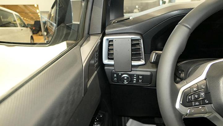 Actual product image Brodit 806009 Car holder Volkswagen Amarok 24-