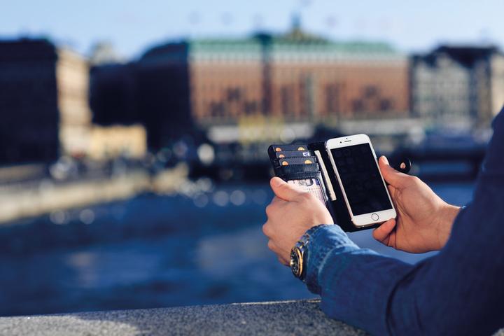 Actual product image iDeal Of Sweden Magnet Wallet+ (Apple iPhone 6)