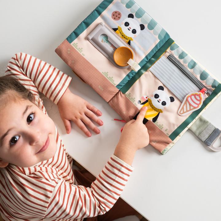 Actual product image Taf Toys Aktivitätenbuch Fantasy (German, French, Italian, English, Swiss German)