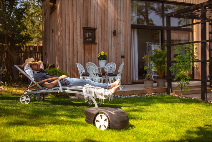 Actual product image Greenworks Robotic lawnmower OptiMow 4 (450 m²)