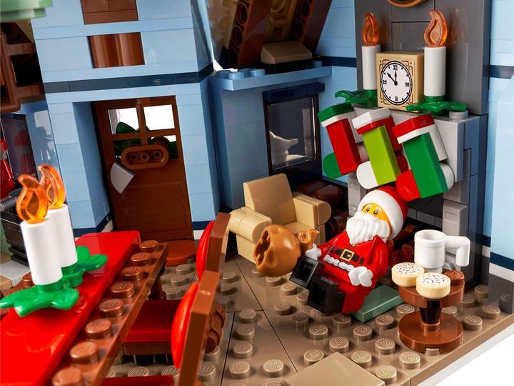 Actual product image LEGO Visit of Santa Claus (10293, LEGO Creator Expert, LEGO Rare Sets)