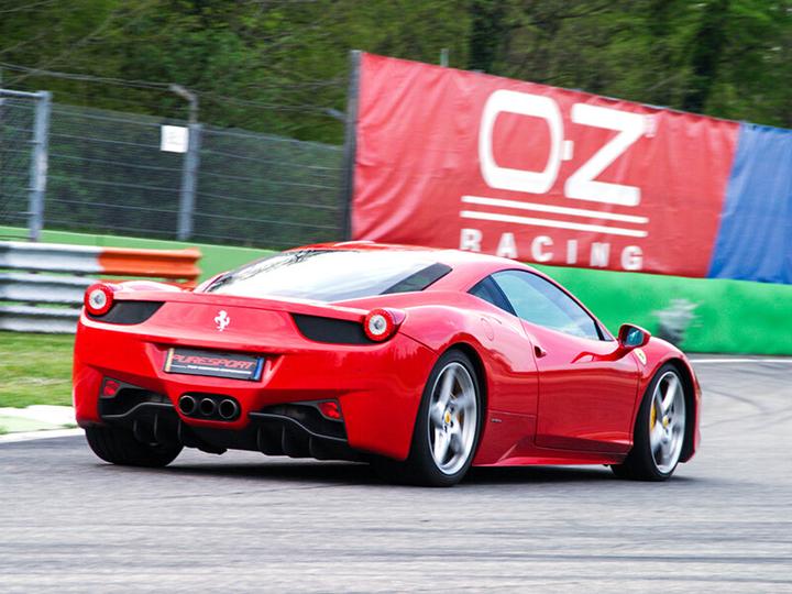 Produktbild Smartbox Rennstrecke: 1 Runde in einem Ferrari F458 Italia auf dem Autodromo Nazionale di Monza (1 Pers.)