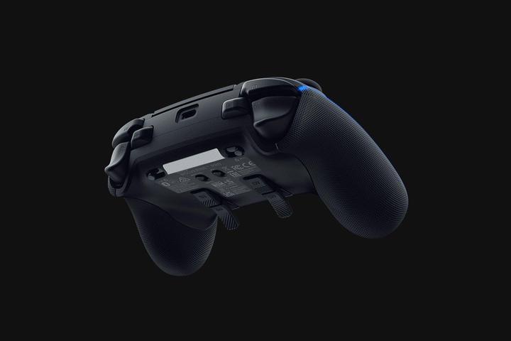 Actual product image Razer Wolverine V2 Pro (PS5, PC)