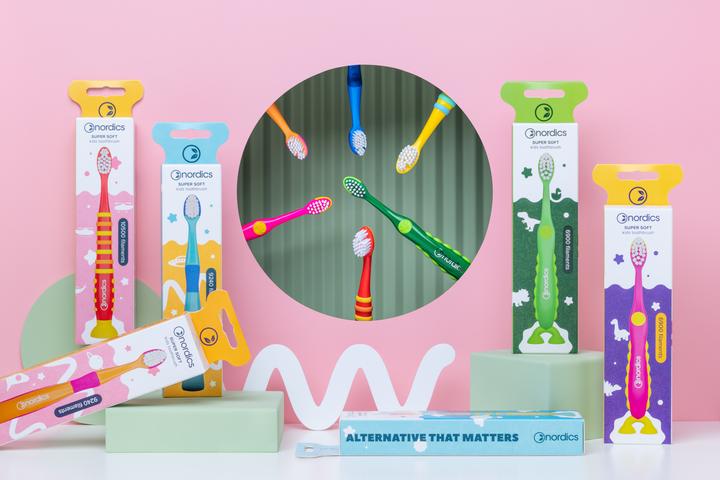 Image du produit Nordics Brosse à dents enfants 10500 Super Soft Rouge - Rocket Jaune (Souple, 1 x)