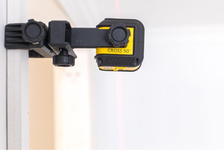Actual product image Black & Decker Compact cross and line laser