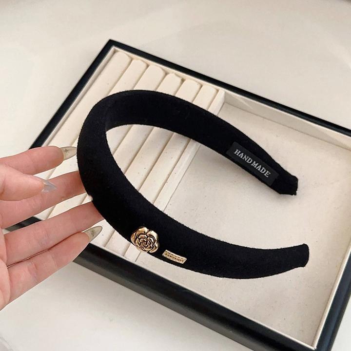 Alopini Elegant velvet flower headband - vintage-inspired, fashionable hair accessory
