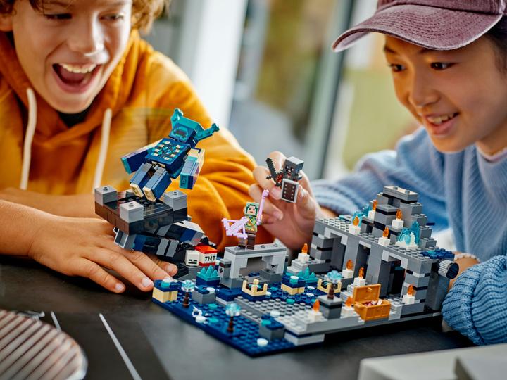 Produktbild LEGO Das Duell in der Finsternis (21246, LEGO Minecraft)