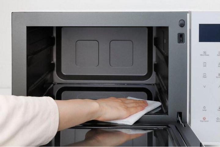 Produktbild Panasonic Microgolfoven Combi Nn-Df37pwe (23 l)