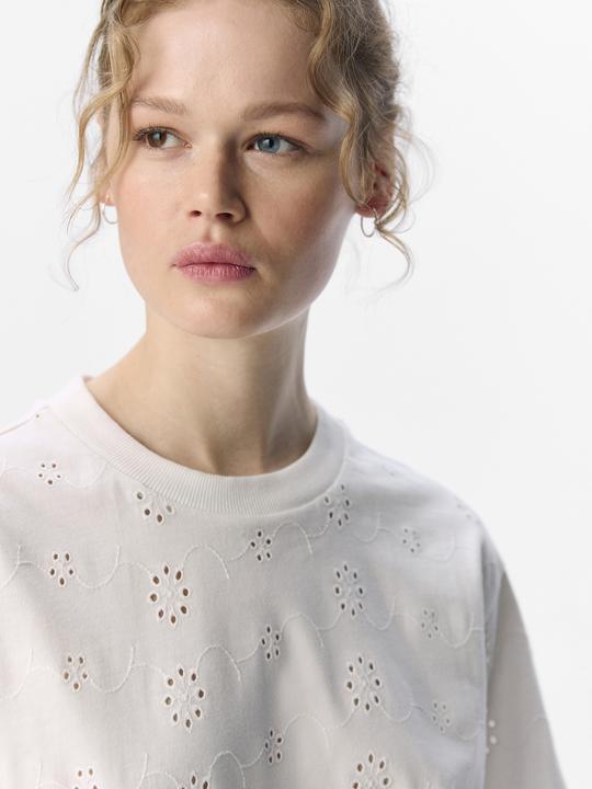Actual product image Object Broderie Anglaise T-shirt (L)