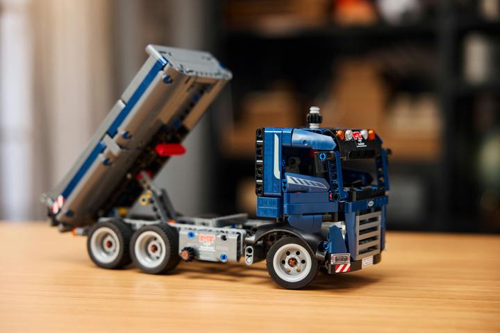 Actual product image LEGO Kipplaster (42203, LEGO Technic)