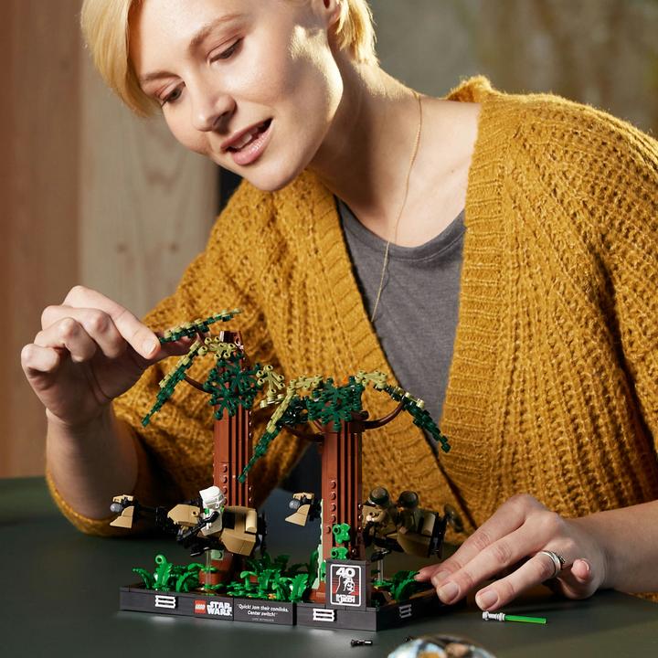 Produktbild LEGO Verfolgungsjagd auf Endor - Diorama (75353, LEGO Star Wars)