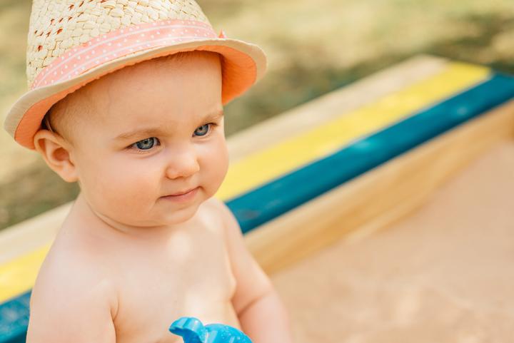 Actual product image Plum Play sandbox with storage compartment and protective cover