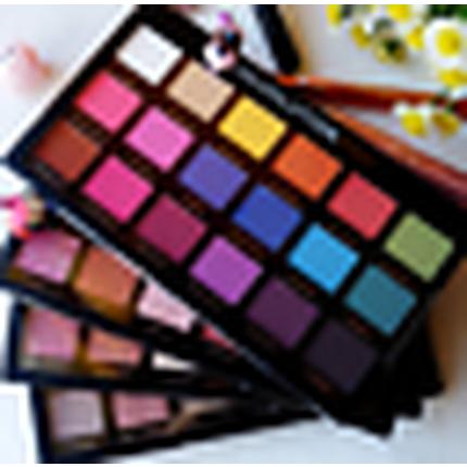 Makeup Revolution Revolution PRO Regeneration Trends Mischief Mattes Eyeshadows Palette 18