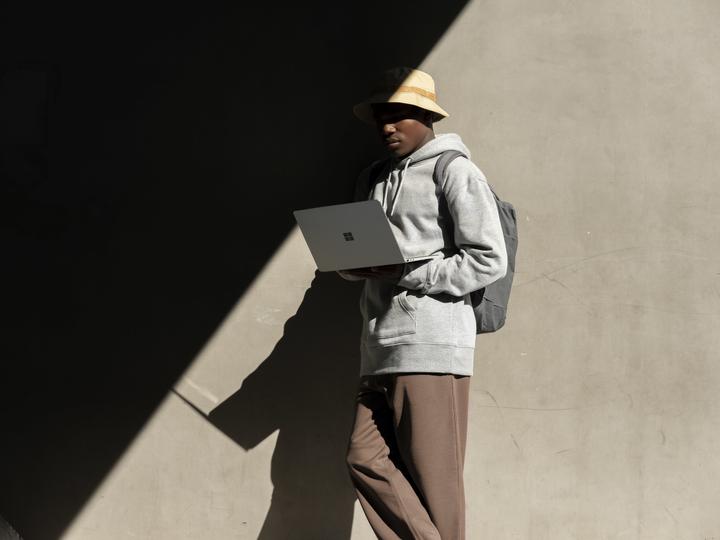 Actual product image Microsoft Surface Laptop Go (12.40", Intel Core i5-1035G1, 4 GB, 64 GB, DE)