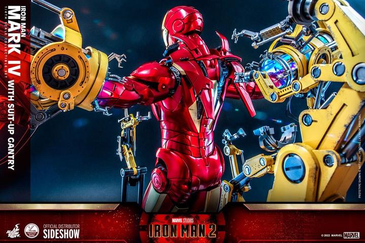Image du produit Hot Toys Iron Man 2 figurine 1/4 Iron Man Mark IV with Suit-Up Gantry 49 cm